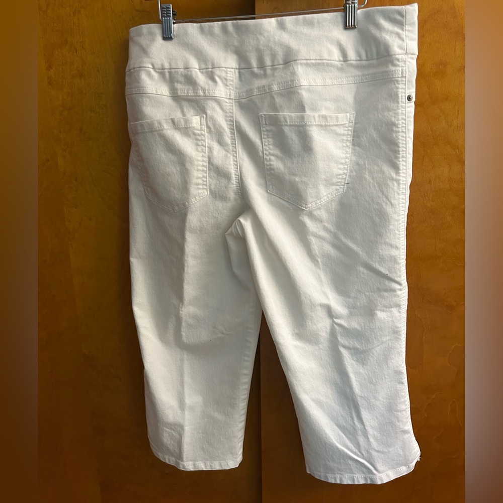 Christopher & Banks White Cropped Pants - Picture 2 of 5